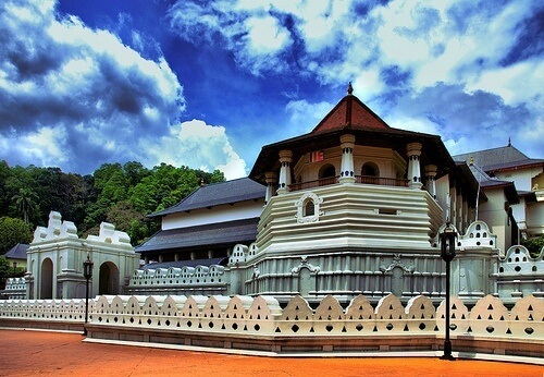 temple of the tooth relic in kandy